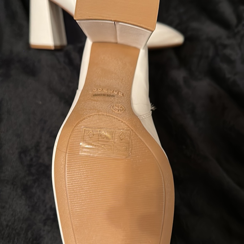 White booties - Picture 2 of 3
